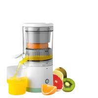 Încărcați imaginea în vizualizatorul Galeriei, Juicer with fruits and a small inset of colorful items with 'CADOU!' text on a white background
