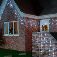 Încărcați imaginea în vizualizatorul Galeriei, Instalatie PREMIUM 15 metri cu Flash, 300 LED-uri, exterior, tip franjuri/turturi, fir alb, interconectabila

