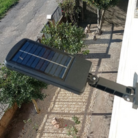 Încărcați imaginea în vizualizatorul Galeriei, Set 2 lampi stradale 30W cu incarcare solara, senzor de miscare si telecomanda
