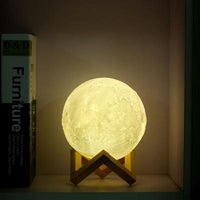 Încărcați imaginea în vizualizatorul Galeriei, Lampa de veghe pentru copii 3D, 8cm, cu suport lemn
